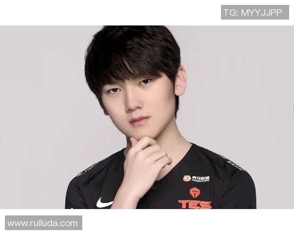 Jackeylove在比赛中展现超凡实力成功击杀对手引发全场欢呼 Jackeylove在比赛中展现超凡实力成功击杀对手引发全场欢呼