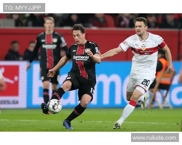 拜仁主场胜科隆,德甲榜首稳坐领先位置 拜仁主场胜科隆,德甲榜首稳坐领先位置