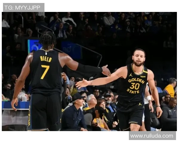 勇士再遭惨败,库里状态更加低迷 勇士再遭惨败,库里状态更加低迷