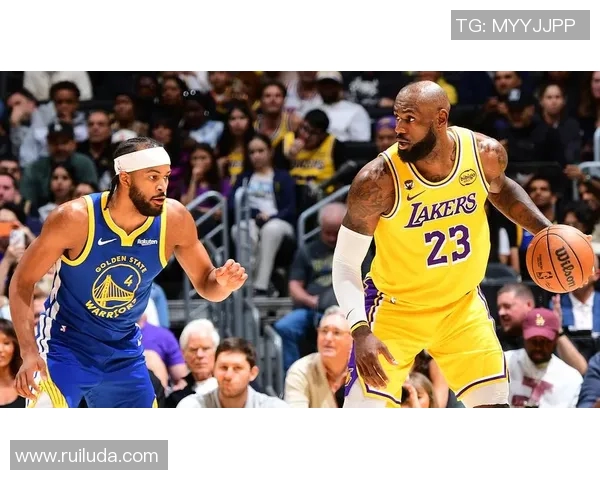 詹姆斯领军湖人队击败勇士,夺得常规赛第一,季后赛有望表现出色 詹姆斯领军湖人队击败勇士,夺得常规赛第一,季后赛有望表现出色